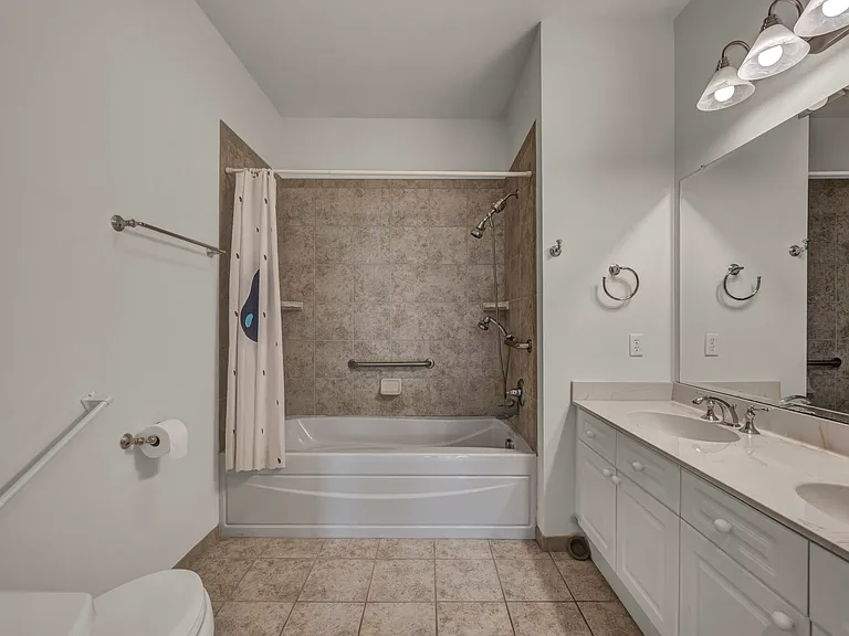 1 King Philip Dr #207 — Photo 12