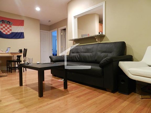 2nd image of 68 Egmont St #1CV