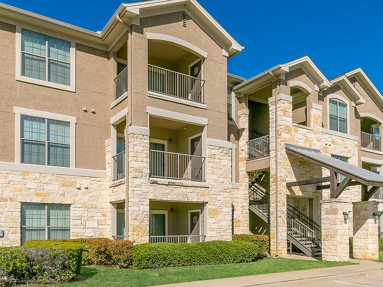Dry Creek Ranch Apartments — Photo 31