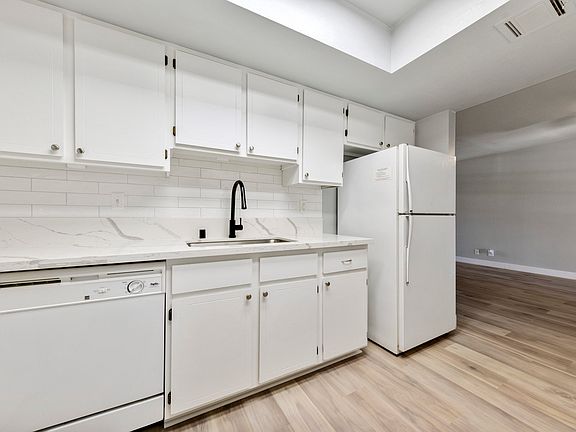 1969 Scimitar Dr - Renovated 2 bed, 2 bath condo with modern touches located in convenient part of Henderson.