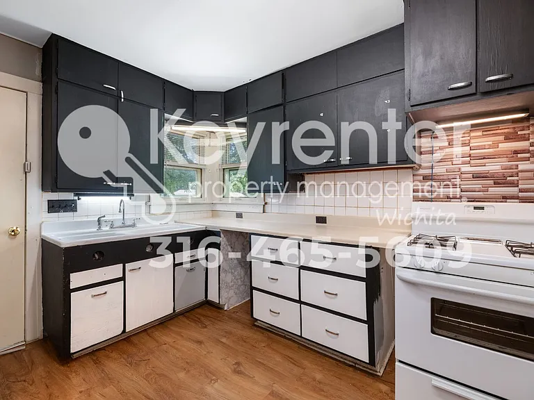 325 N Tracy St — Photo 17
