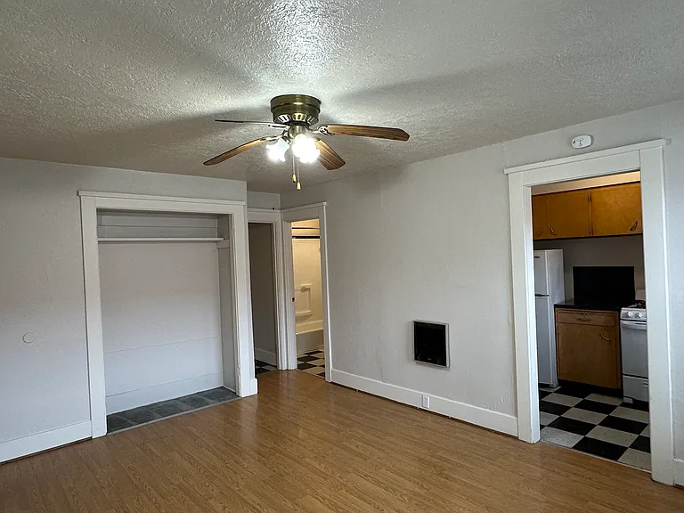 Wellesley Court Apartments — Photo 8