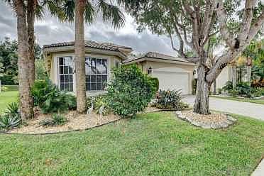 Home For Sale In Valencia Isles