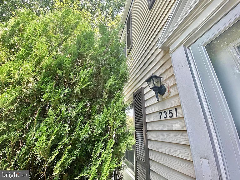 7351 Crestleigh Cir — Photo 22