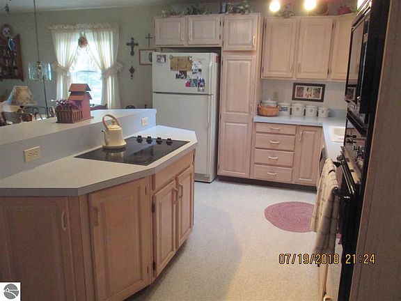 2nd image of 525 Lakewood Dr