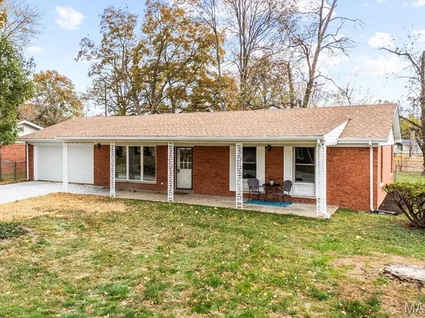 1824 Menard Dr, Belleville, IL 62220