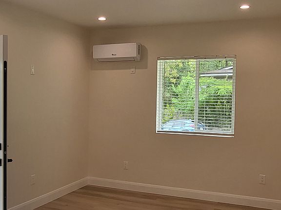 3rd image of 5740 Fairhaven Ave