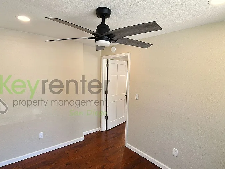 4513 55th St — Photo 7