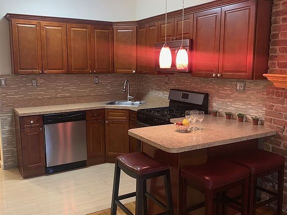 2nd image of 419 Hancock St APT 3
