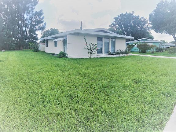 2nd image of 158 SE Placita Ct
