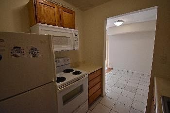 3rd image of 1026 W 24th St #12