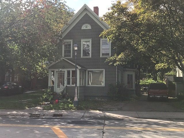 1st image of 909 College Ave