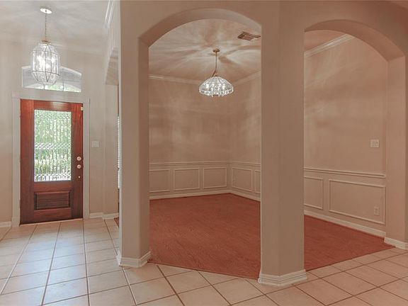 5th image of 34 Stanford Ct
