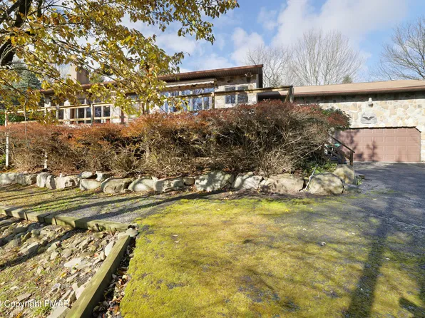 158 Gap View Dr, Long Pond, PA 18334