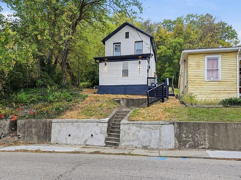 1041 Market St — Photo 2