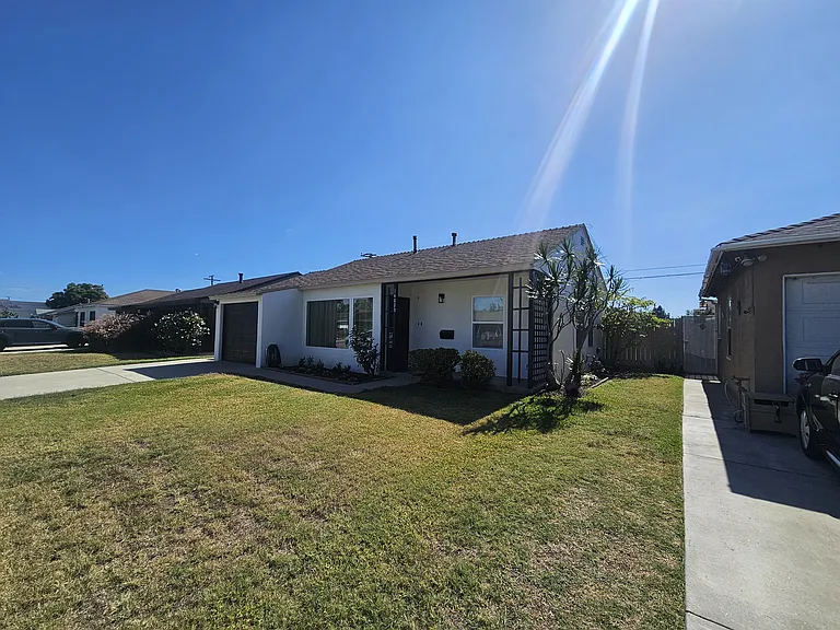 14023 Gard Ave — Photo 2