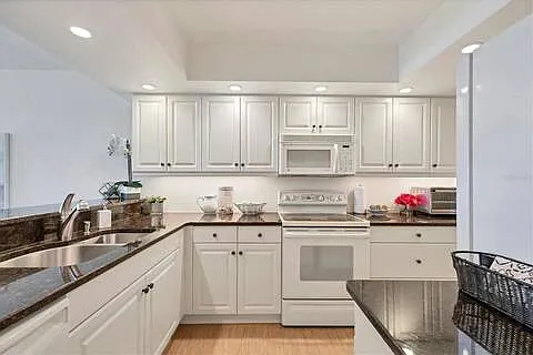 5201 Gulf Of Mexico Dr — Photo 21