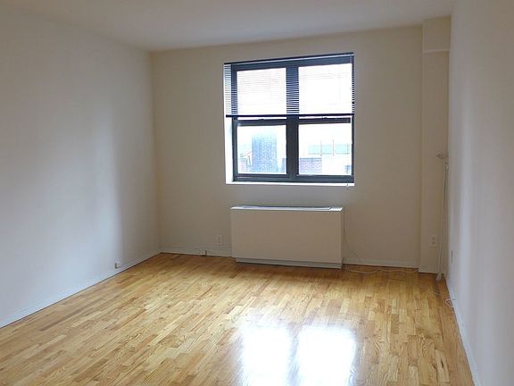 4th image of 241 E 86th St APT 6E