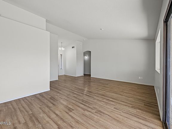 5th image of 531 E MESQUITE Avenue
