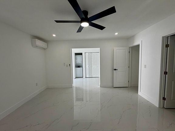 4th image of 905 Winchester Ct #1