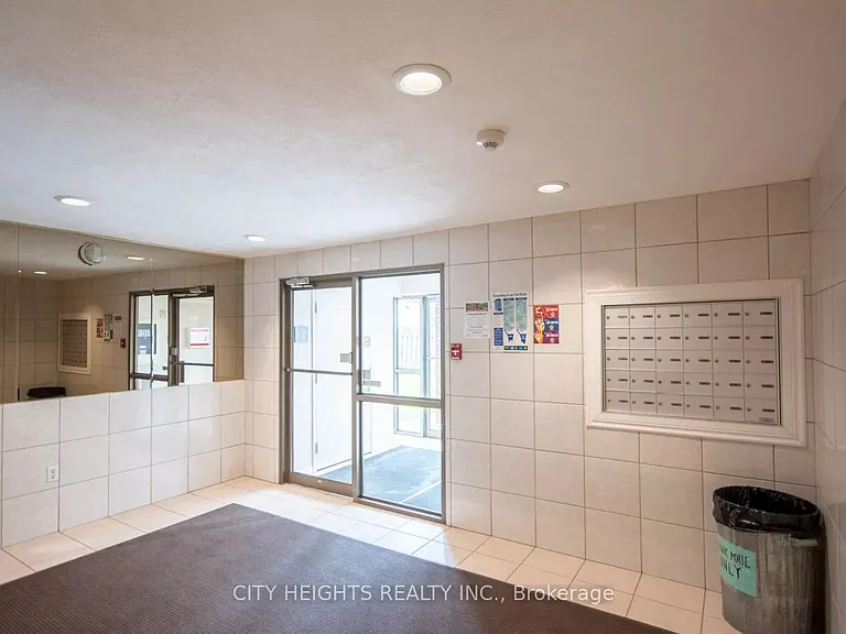 626 1st St #101 — Photo 3