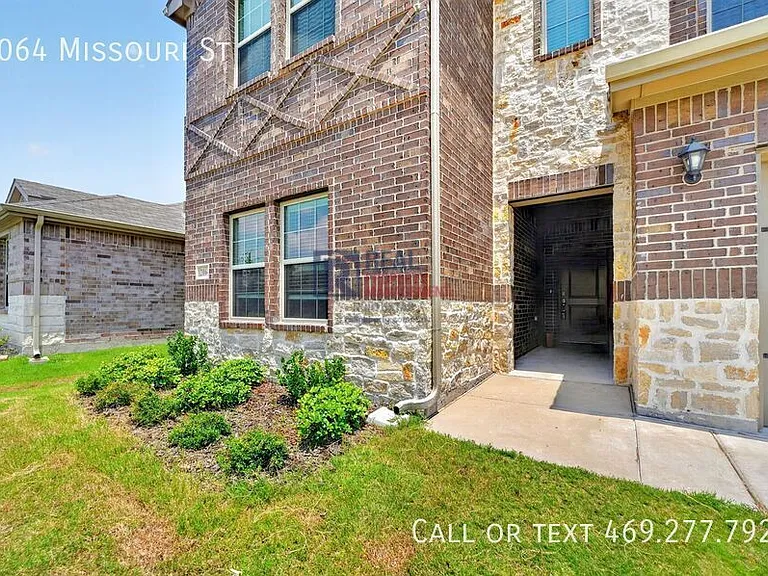 2064 Missouri St — Photo 3