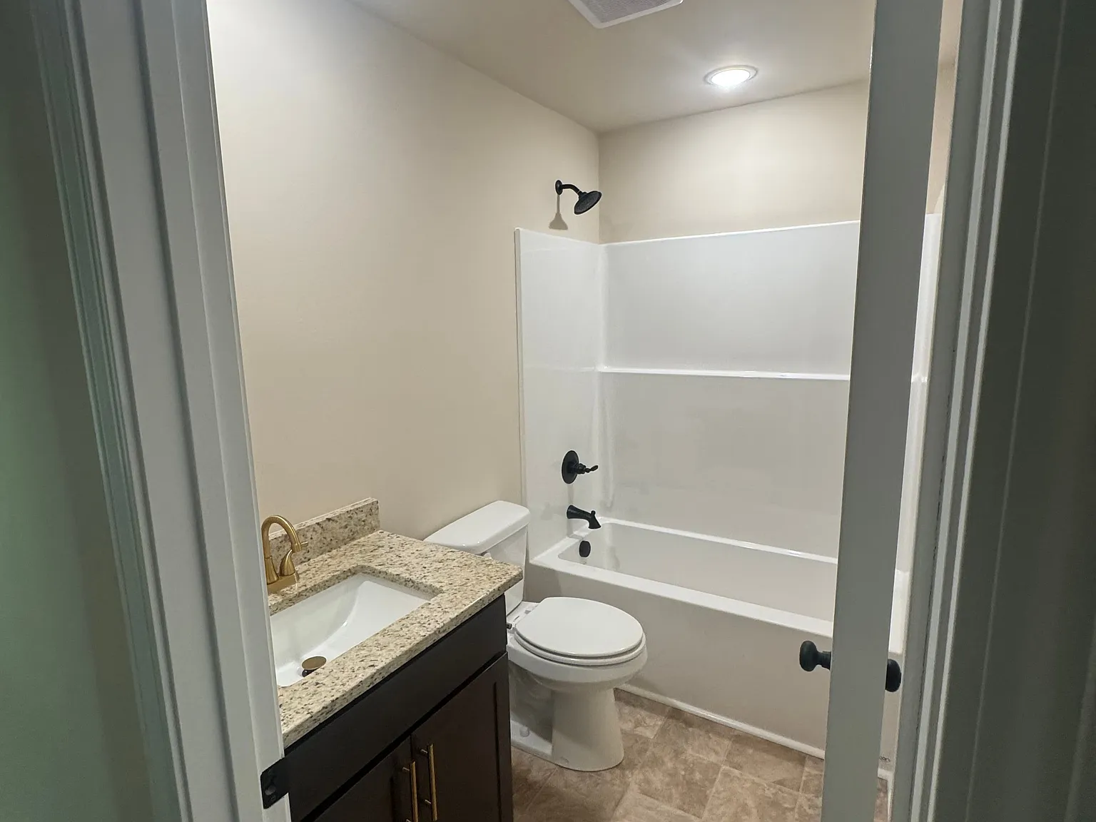 4 bed, 2.0 bath, 1250 sqft, $1,600 — Photo 2