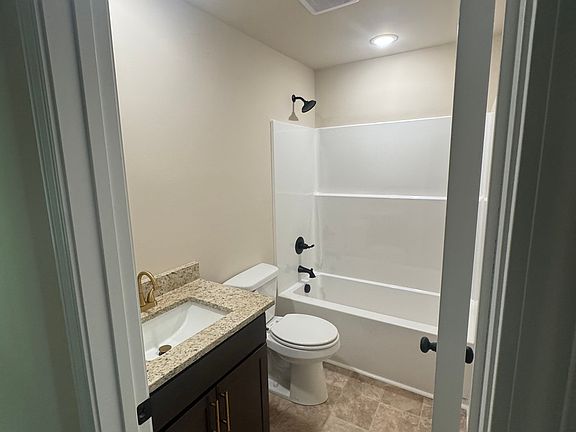 2nd image of 211 Wilson St