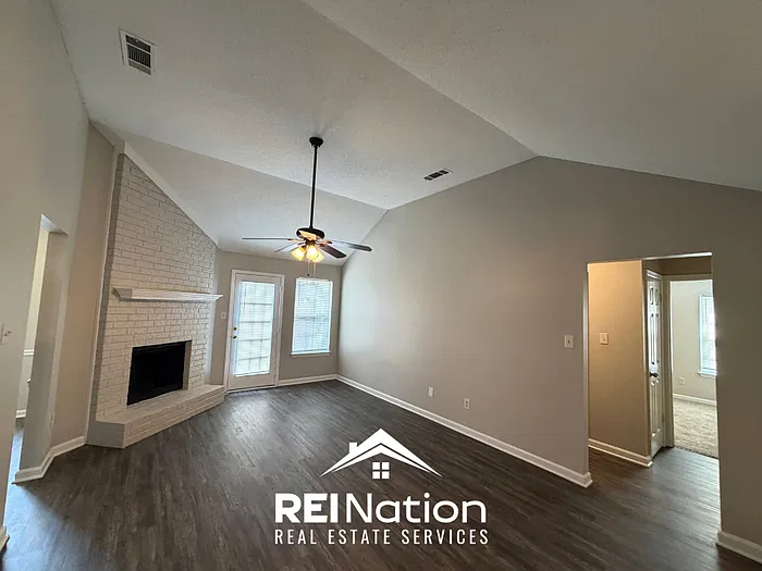 3 bed, 2.0 bath, 1461 sqft, $1,795 — Photo 2