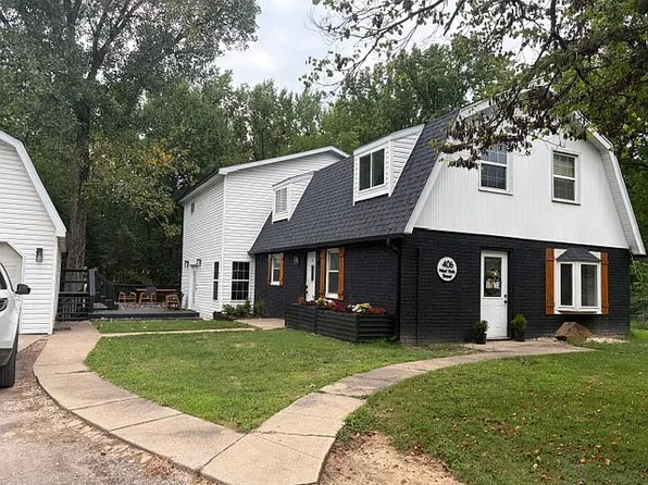 406 W Park St, Benton, IL 62812