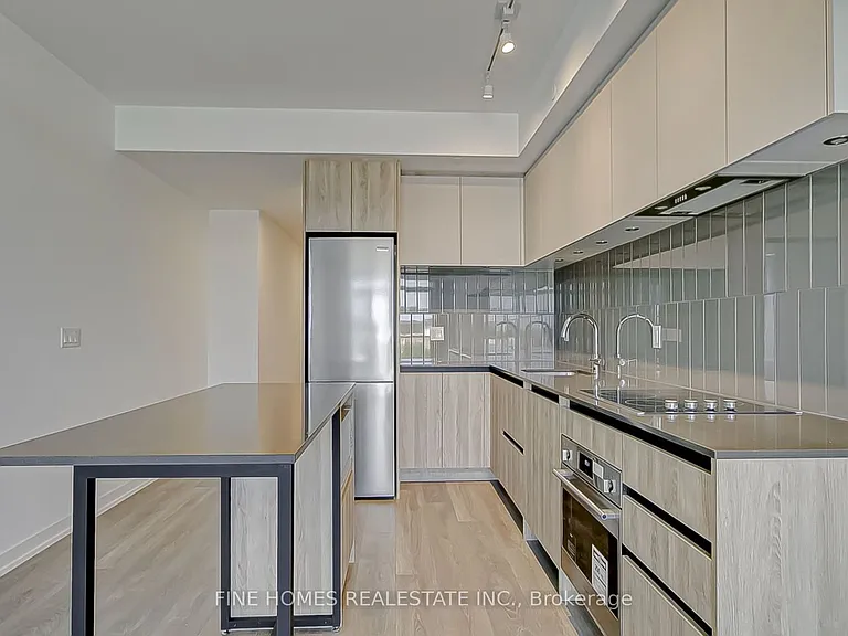 8 Beverley Glen Blvd #503 — Photo 5