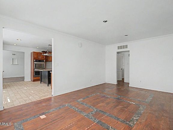5th image of 1118 W LYNWOOD Street