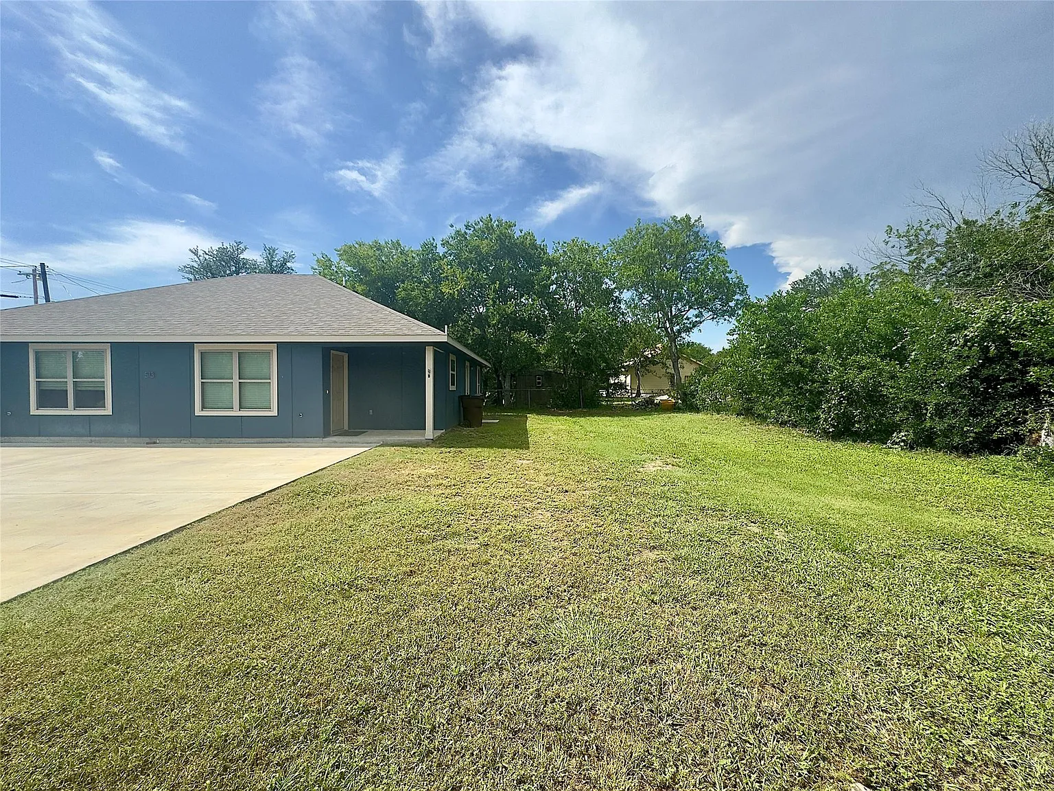 2 bed, 1.0 bath, 747 sqft, $1,100 — Photo 3