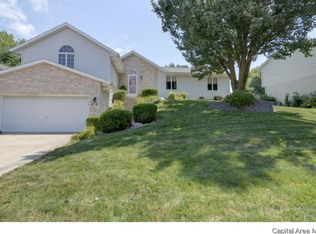 26 Taft Dr, Rochester, IL 62563