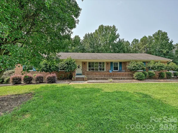 8812 Crestwood Dr, Mount Pleasant, NC 28124