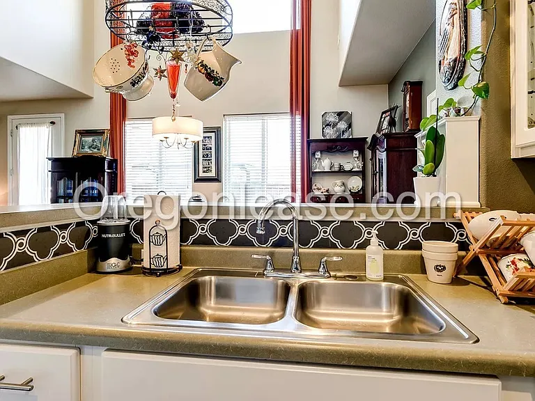 1723 Praslin St — Photo 8