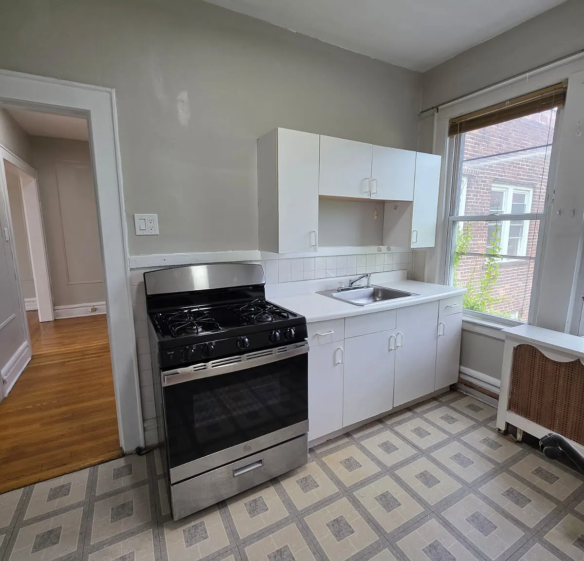1 bed, 900 sqft, $1,900 — Photo 1