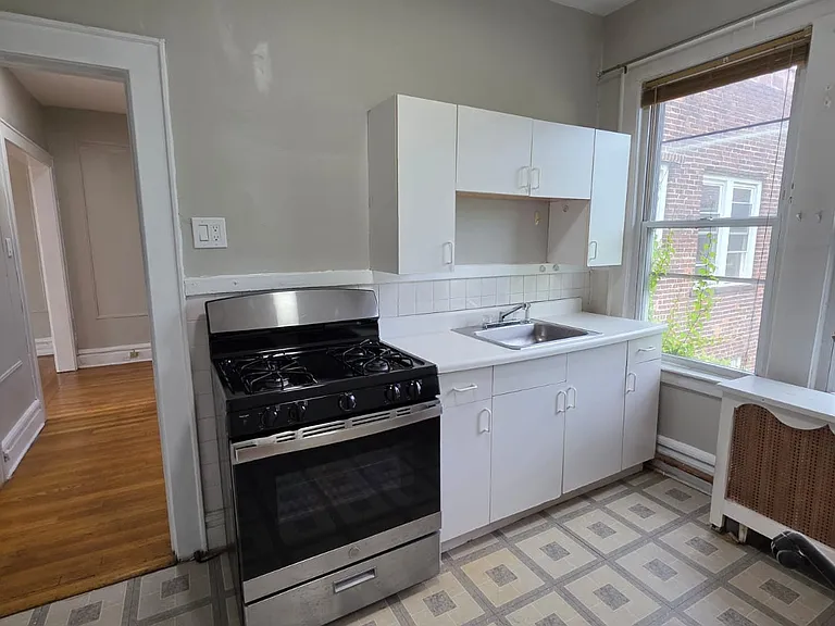 264 Davis Ave #7 — Photo 1