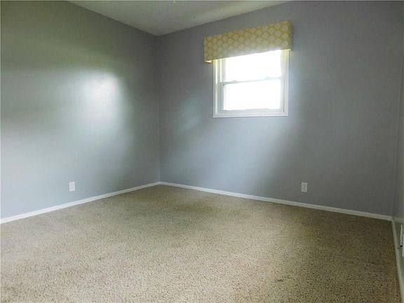 5th image of 881 N Broadway St