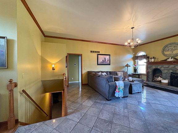 4th image of 36250 Saint Clair Dr
