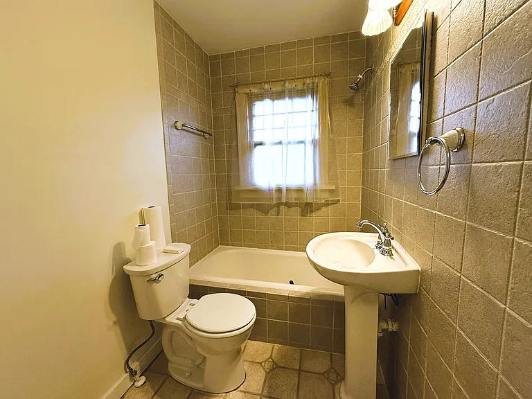 708 N Porter Ave — Photo 4
