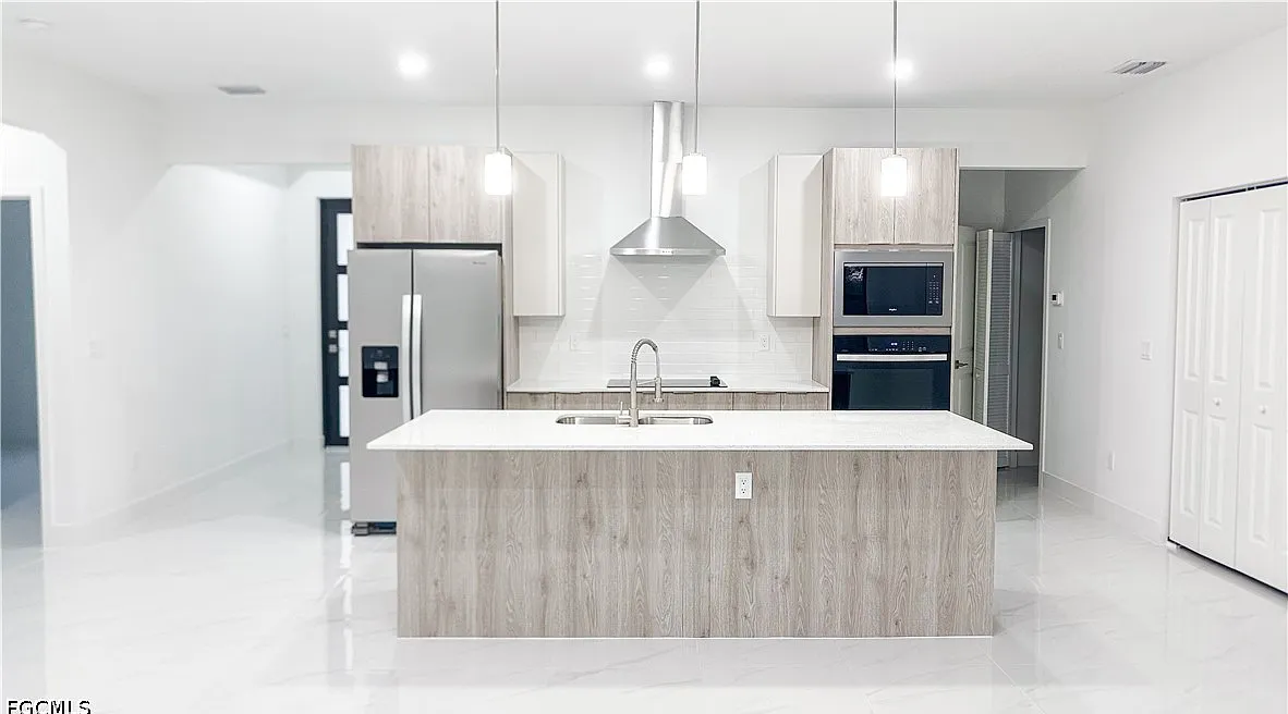 4 bed, 2.0 bath, 1554 sqft, $2,300 — Photo 3
