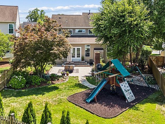 3rd image of 6059 Avalon Dr NE