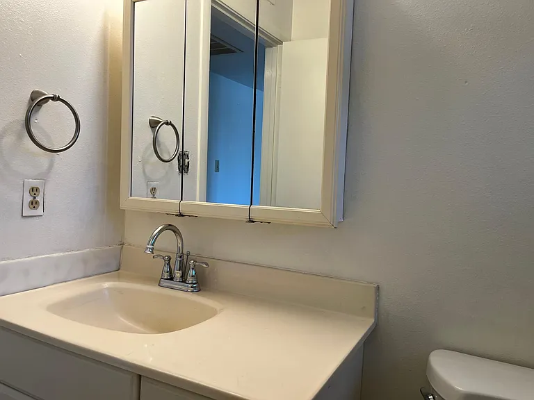 6260 Riverside Blvd — Photo 10