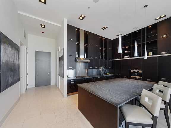 5th image of 500 W Superior St Unit 2704
