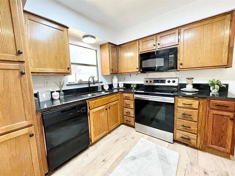 5704 Sterling Green Trl — Photo 24