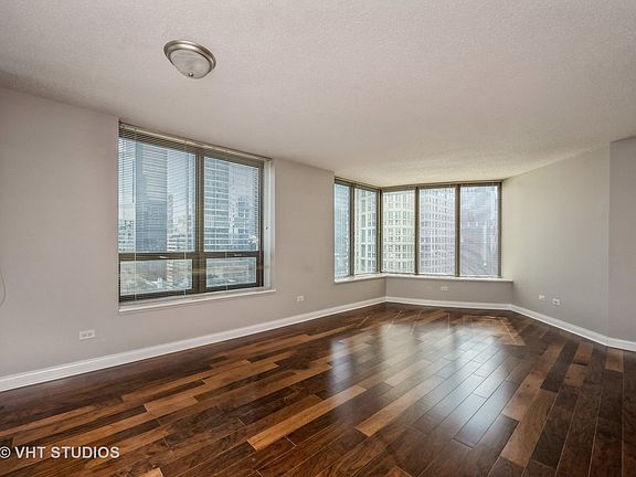 2nd image of 400 N La Salle Dr APT 2204