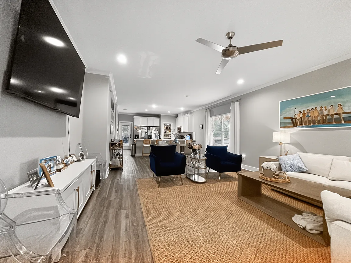 7 bed, 6.5 bath, 2643 sqft, $8,260 — Photo 3