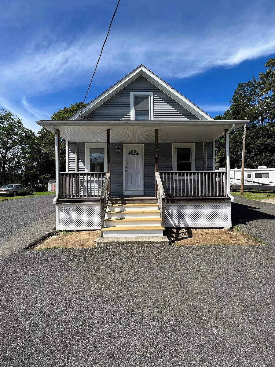 Building Photo - 528 Reed Rd #F