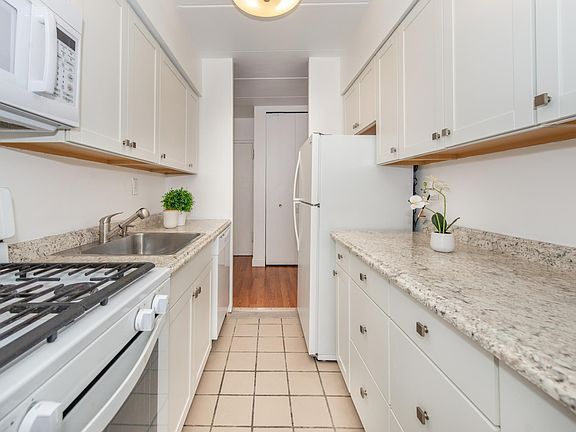 2nd image of 515 Anderson Ave APT 3-D